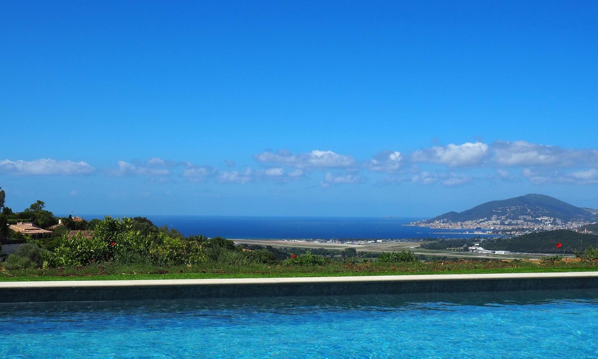 Bastelicaccia House | Superb studio, view of the sea, garden, ground floor of villa in the countryside