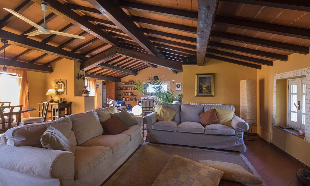 Quiesa Villa | Superb villa in Massarosa, lake and olive grove views, jacuzzi pool, Wi-Fi