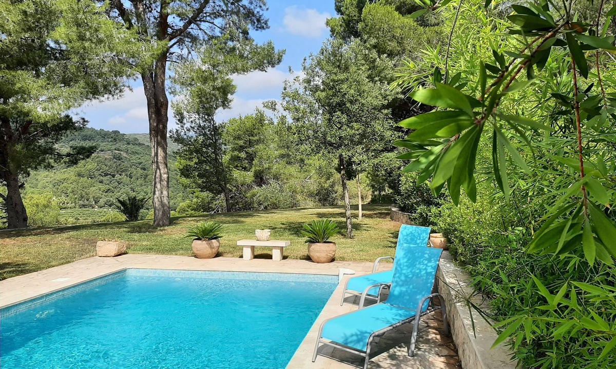 L'Albiol Villa | Superb villa located in a pine forest, with swimming pool, 15 minutes from the beaches.
