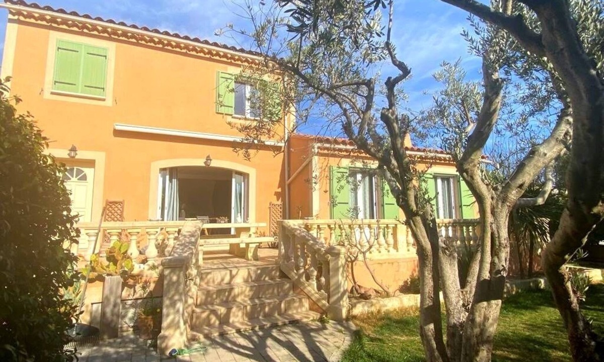 Tarascon Villa | Superb villa with pool and garden near St Remy de Provence