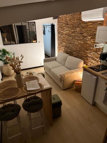 Nevers Apartment | Superbe cocon chic, clim et terrasse privée, déco soignée