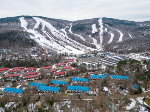 Stoneham Apartment | Superbe condo face aux pentes de ski Stoneham!
