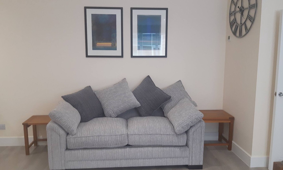 Horsham Apartment | Superbly located executive apartment.