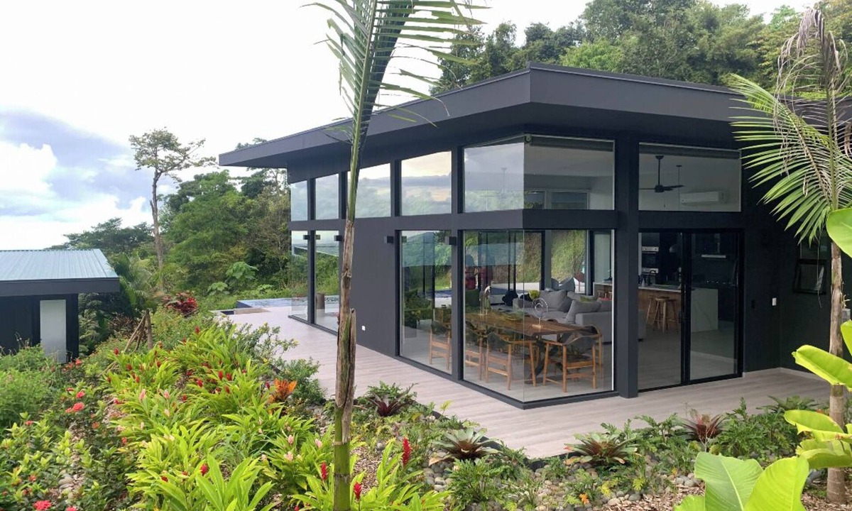 Portalon House | Superhost Luxury 6-bedroom house on 4 acres in Savegre, with 2 pools and a gym