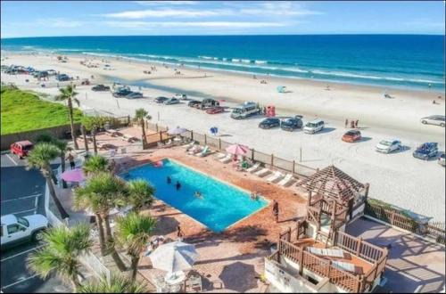 Bostwick Park Apartment | Superior beach studio with Pool Access and free parking