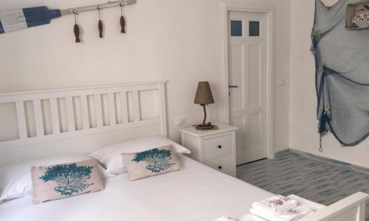 Marettimo House | Superior room with private bathroom 100 meters from the sea