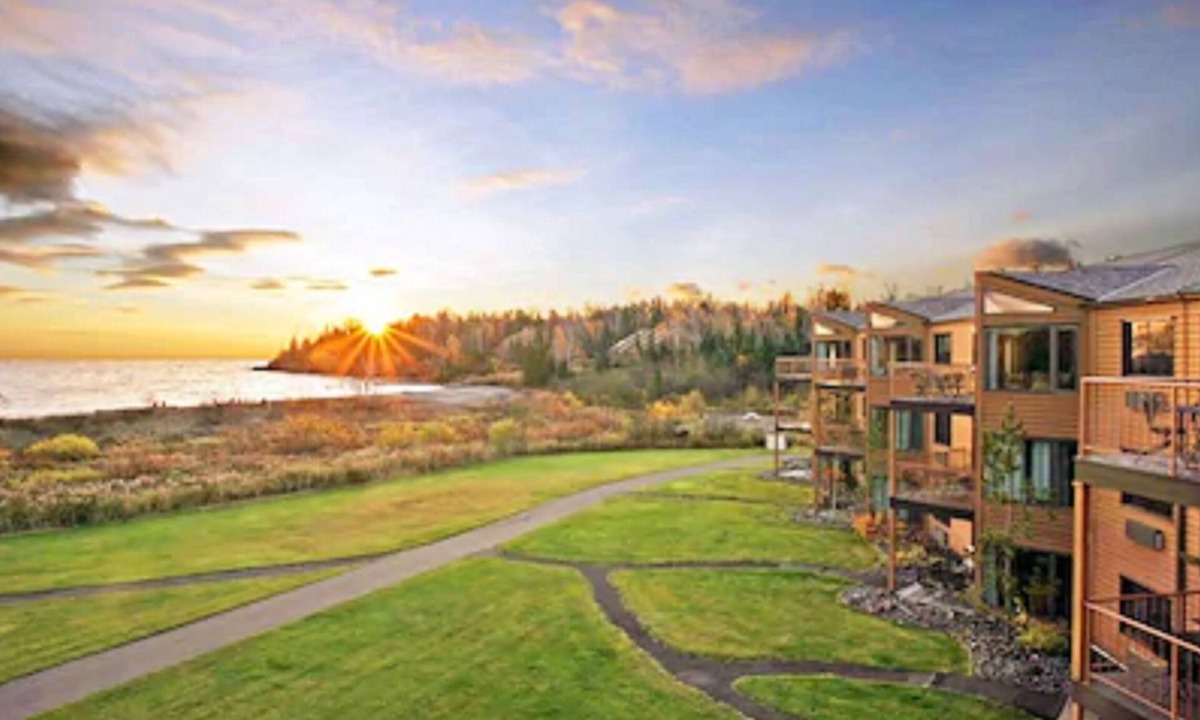 Two Harbors Hotel | Superior Shores