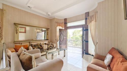Suko Manunggal Villa | Surabaya Homey near Supermall