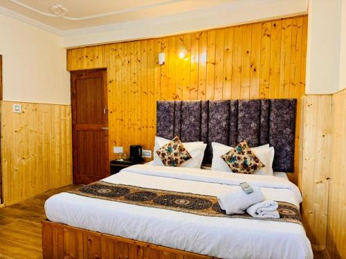 Old Manali Apartment | Suraj Retreat Inn " Near Mall Road " Bonfire ! Open Terrace ! Personal Parking