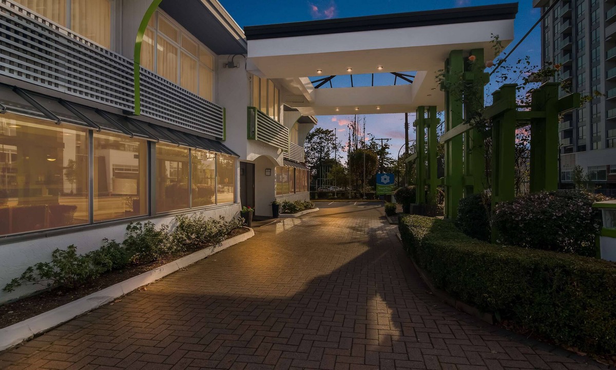 Pemberton Heights Hotel | SureStay Hotel by Best Western North Vancouver Capilano