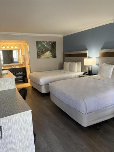 North Mountain Hotel | SureStay InnSuites Phoenix Hotel & Suites by Best Western