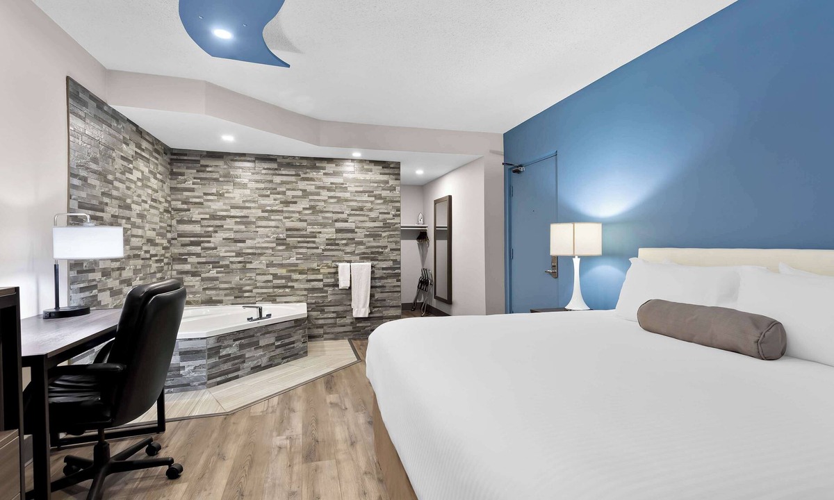 Windsor Hotel | SureStay Plus by Best Western Windsor