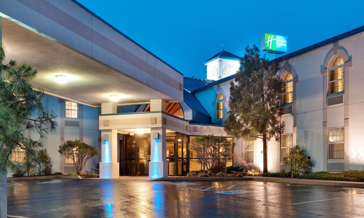 Elizabethtown Hotel | SureStay Plus Hotel by Best Western Elizabethtown Hershey