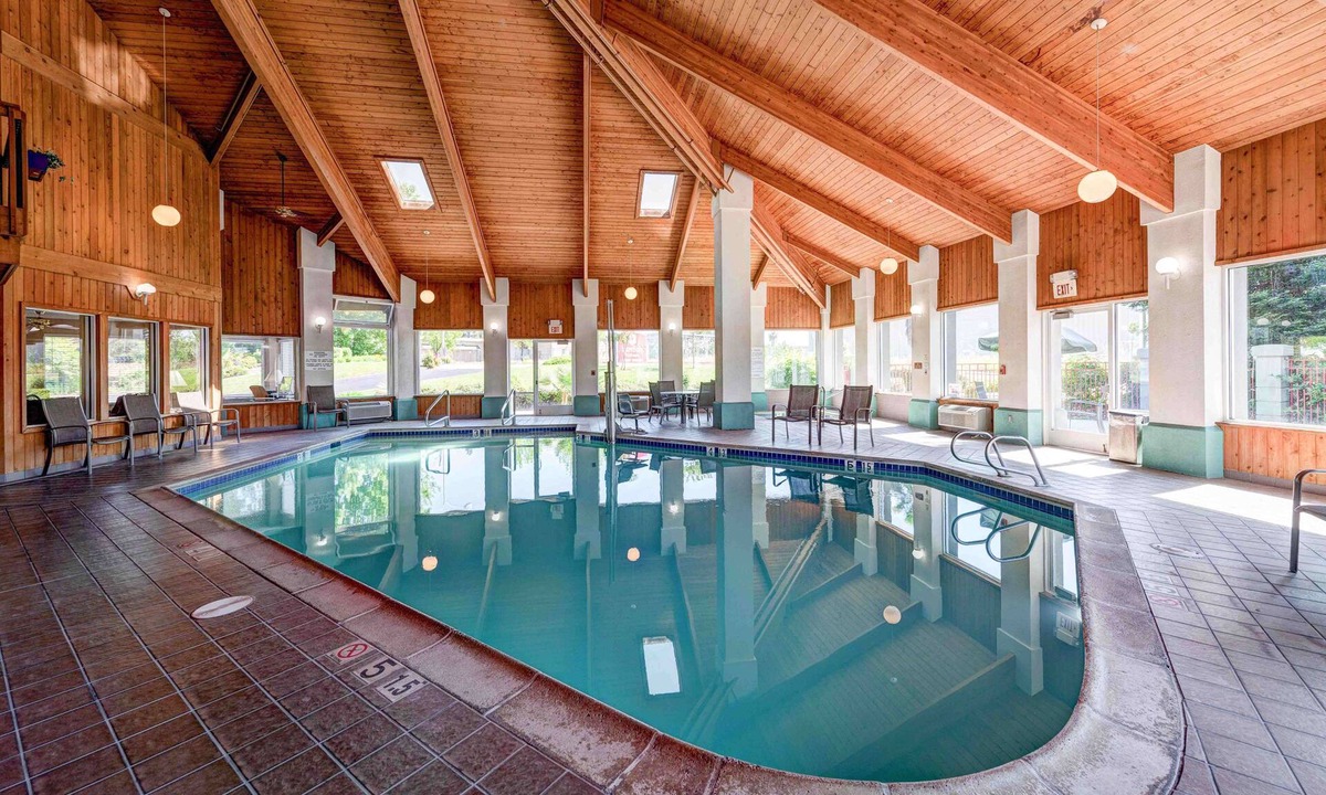 Redding Hotel | SureStay Plus Hotel by Best Western Redding