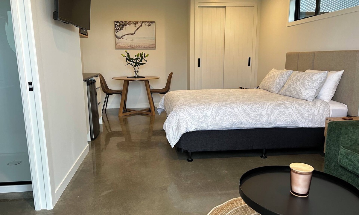 Ocean Beach Apartment | Surf and Turf - Ocean Beach Getaway. n2 mins to the Beach, close to town.