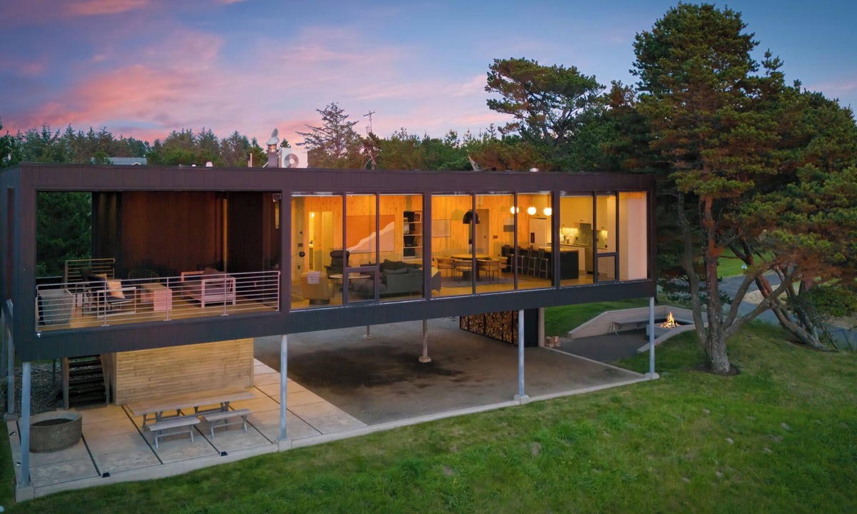 Warrenton House | Surf Pines/Ocean Views, Fire Pit & Fireplace