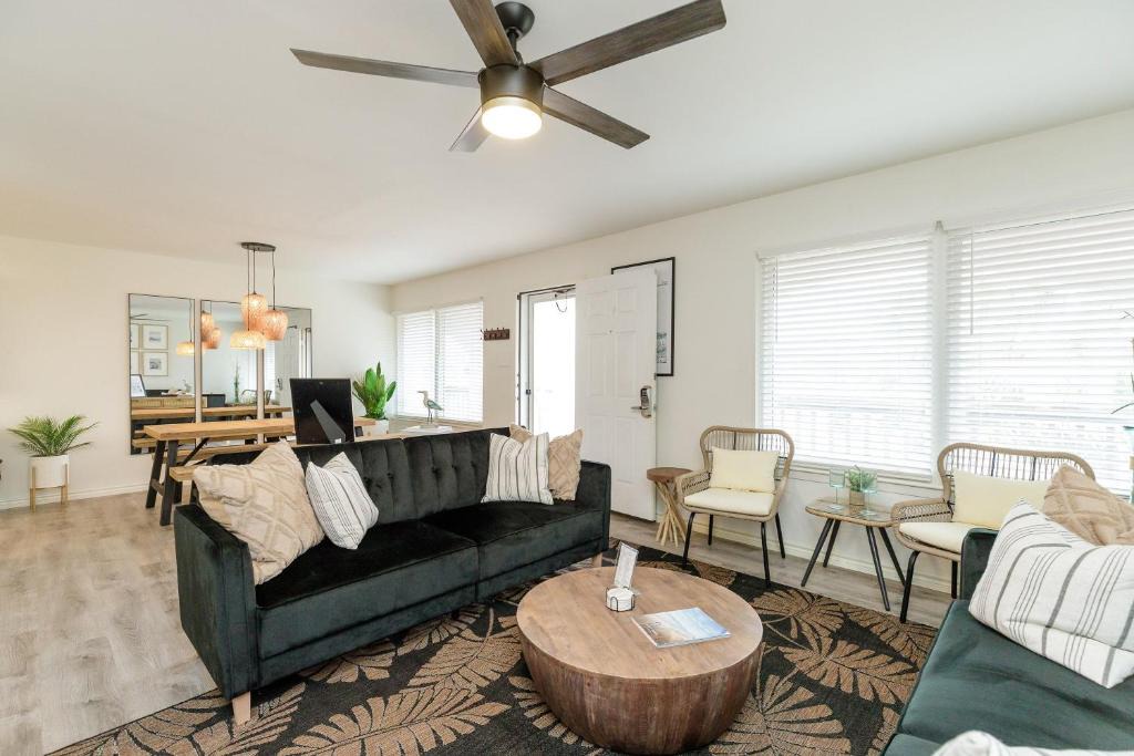 Corpus Christi House | Surfside 202
