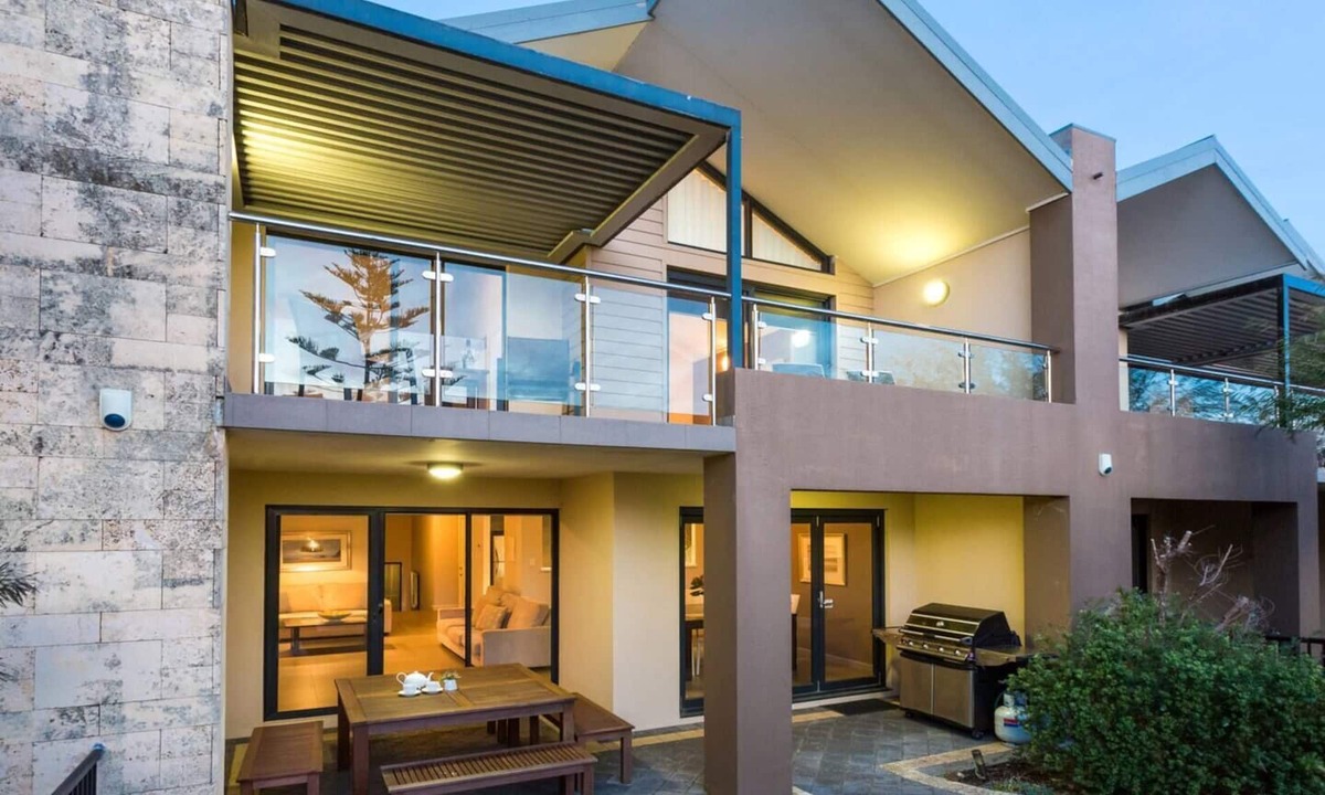 Yallingup House | Surfside 8 Spacious Retreat on Yallingup Beach