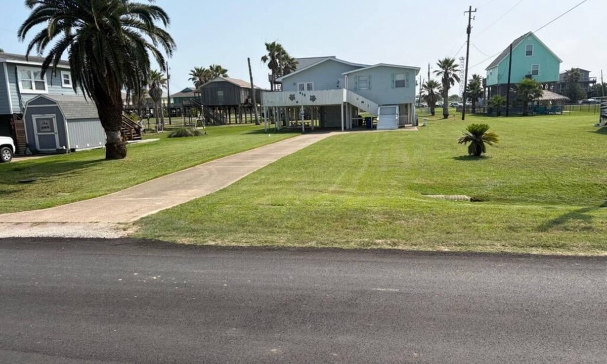 Surfside Beach House | Surfside Beach Themed 2-bdrm 3-bth house 2 blocks from Jetty-splash pad-beach