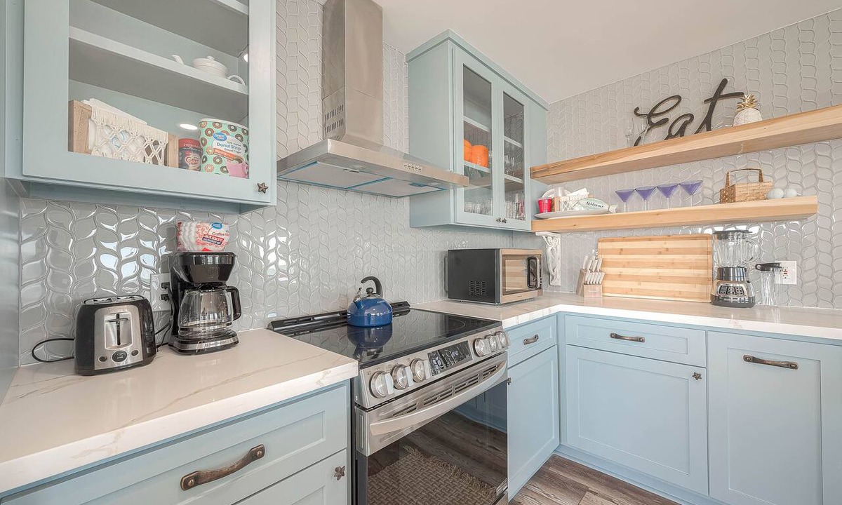 Surfside Beach House | Surfside Beachfront Dream. On sand!Family Reunion and Pet friendly!