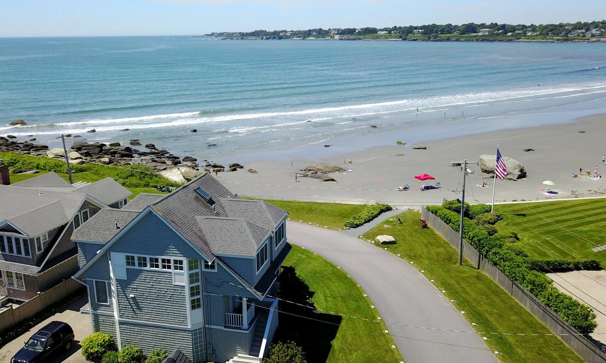 Easton's Point House | Surfside! Fantastic Beach House, Near Restaurants, Cliff Walk, Close to Downtown
