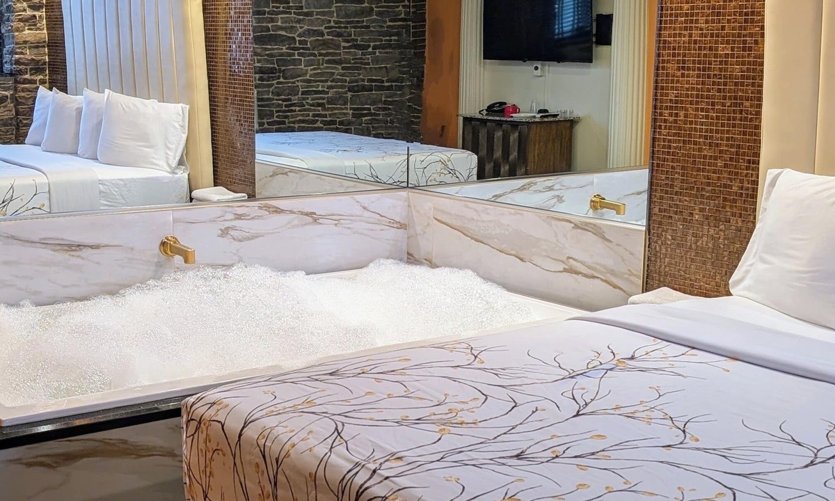 Queens Hotel | Surfside Motel