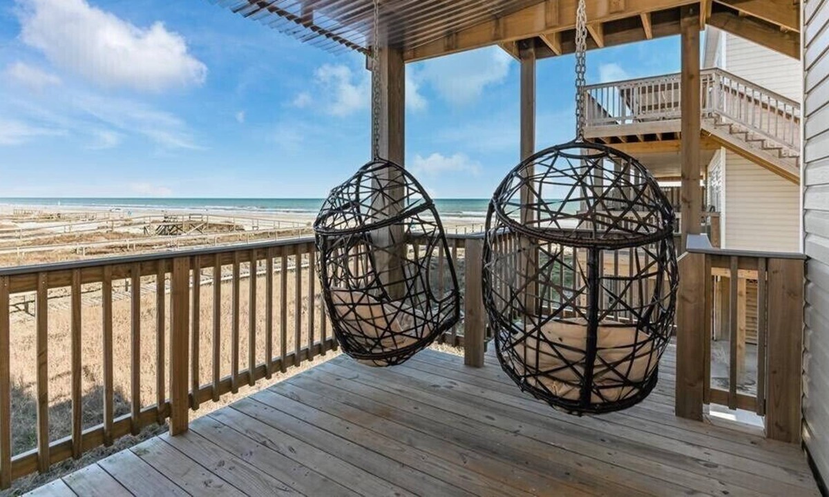 Surfside Beach Condo | Surfside Oasis-Luxury Beachfront Condo with Covered Deck Steps From Walkover