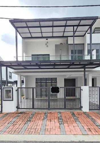Larut House | Suria Aman Homestay Semi-D 5 Rooms 5 Bathrooms