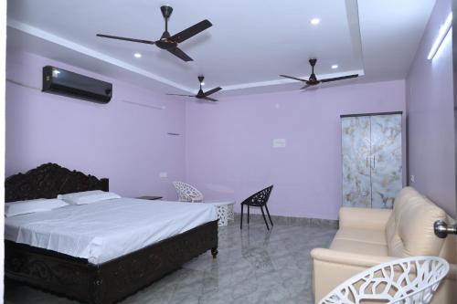 Rajahmundry Hotel | SV FUNCTION HALL AC AND NON AC ROOMs