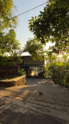 Banjarasri Bed & Breakfast | Svarna Padi