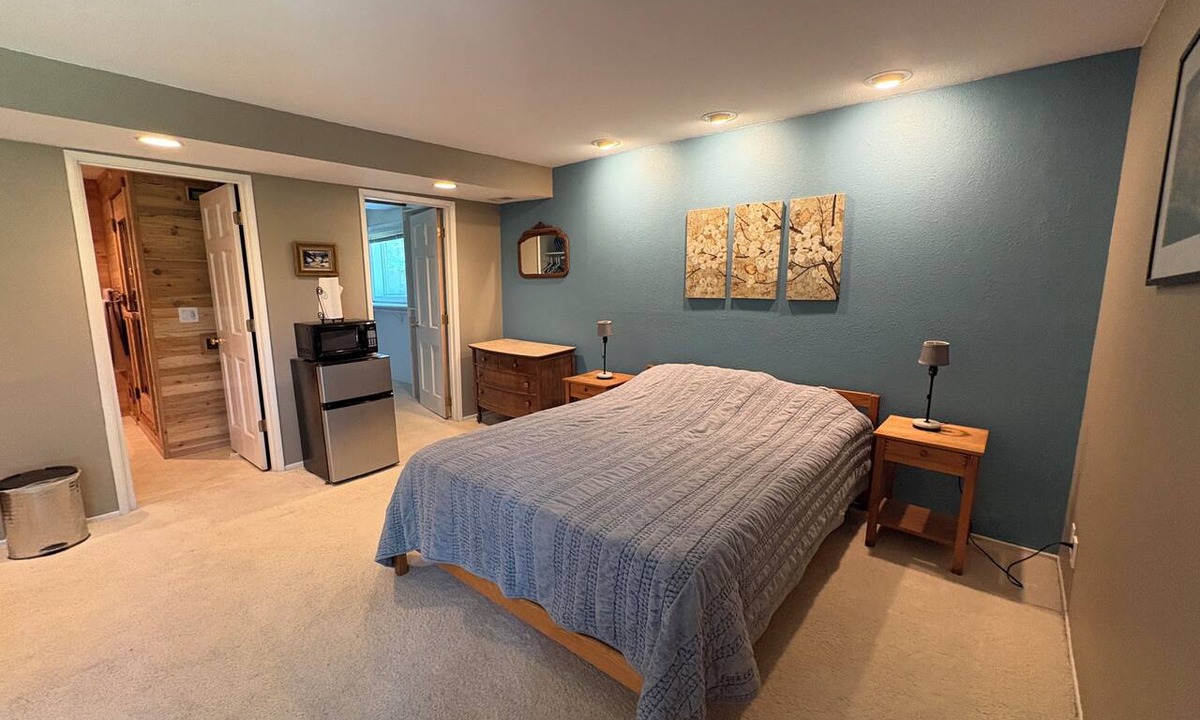 Western Apartment | SW Hills Guest Suite with Private Entrance and Bathroom with Sauna