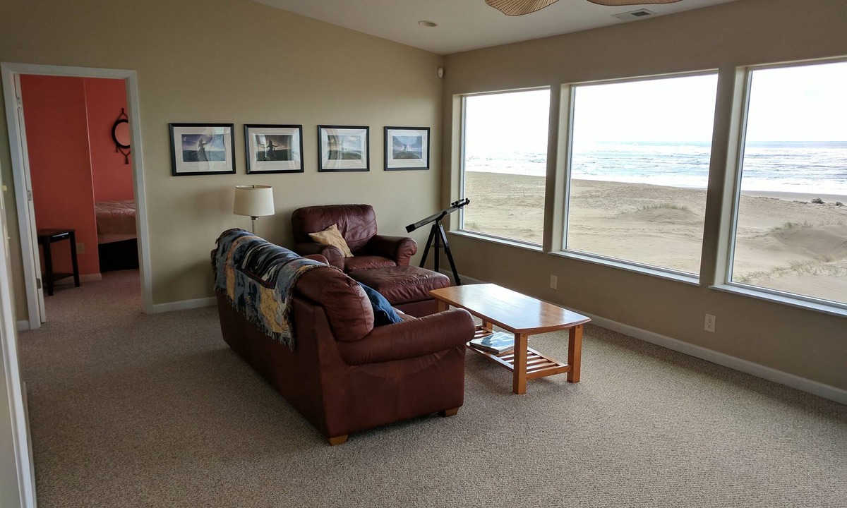 Bayshore House | Sweeping ocean views on two levels, spacious oceanfront house! Fiber Internet.