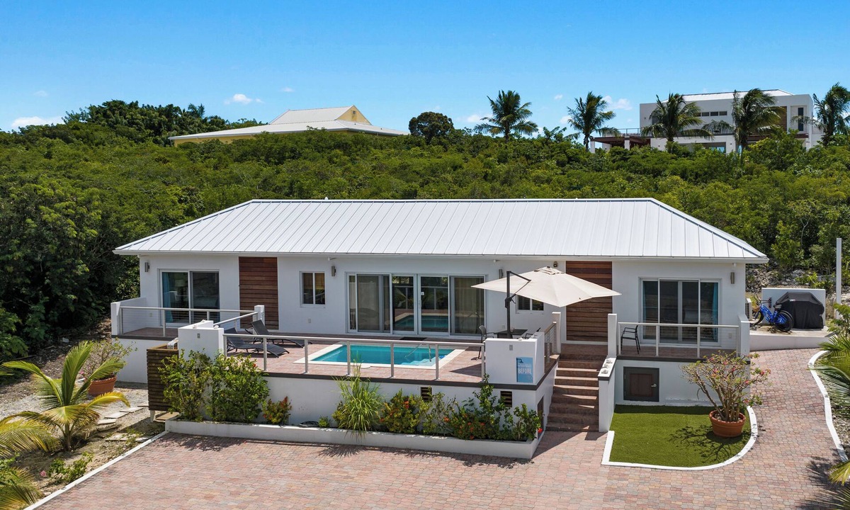 Discovery Bay House | Sweet Charming Escape 2-bedroom house with Private Pool