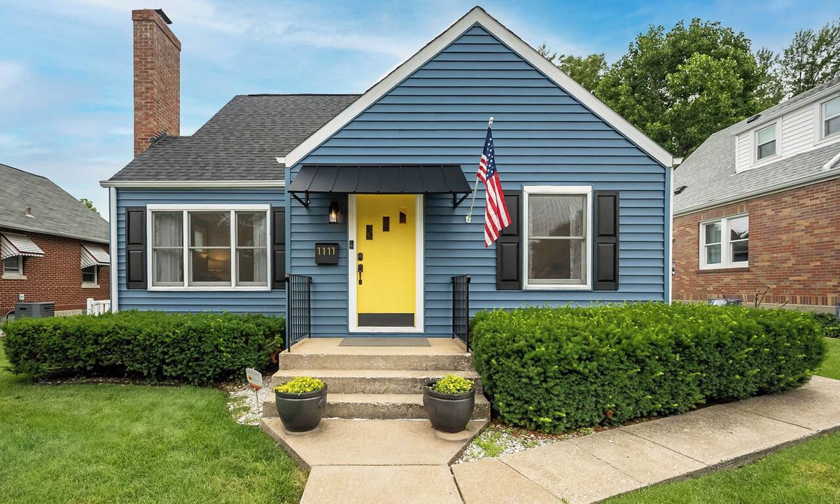 St. Charles Historic District House | Sweet Escape Near Historic Main St, 4BR, 2 Baths