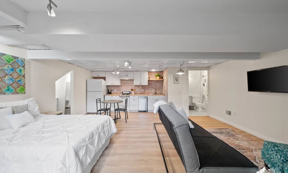 South Addition Condo | Sweet Little Studio!