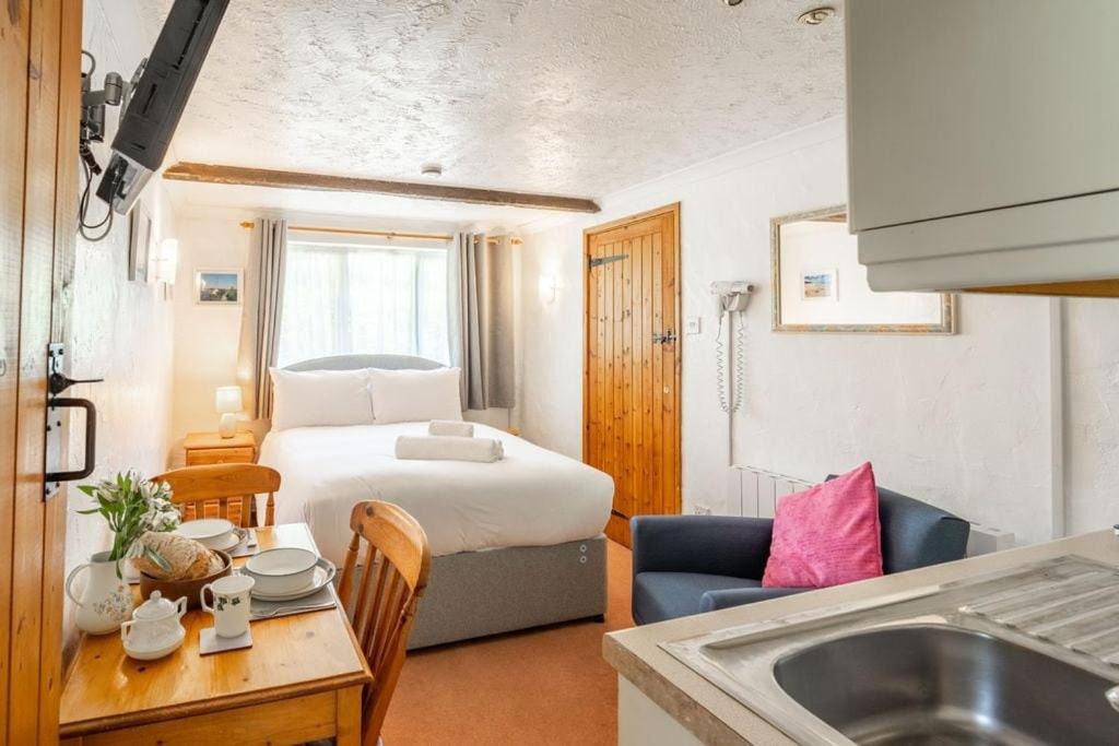 Rackheath Apartment | Swift Host - Studio - The Nook - Garden - Parking