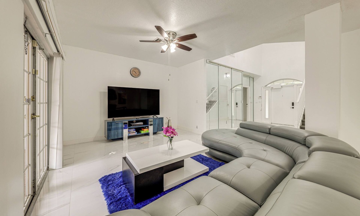 Pompano Beach Cottage | Swim, Barbecue & Game: Home 4 Mi to Pompano Beach!