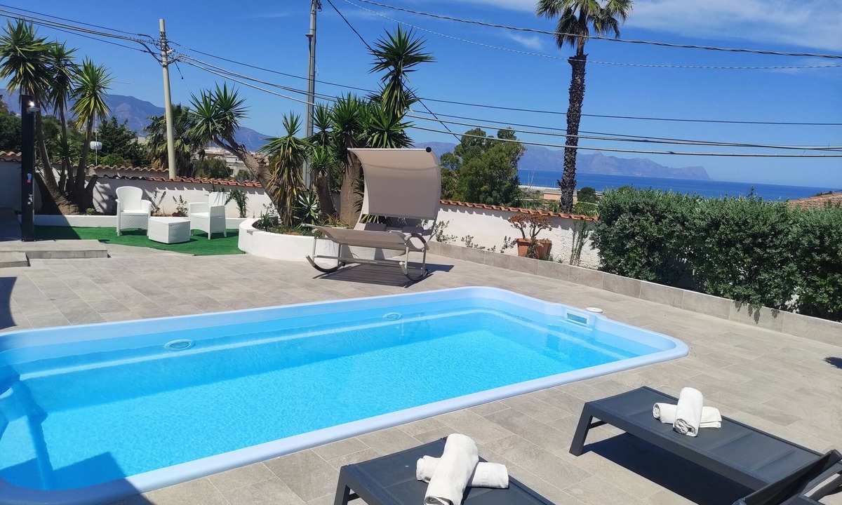 Balestrate House | Swimming pool with sea view, great location between Palermo & Trapani,