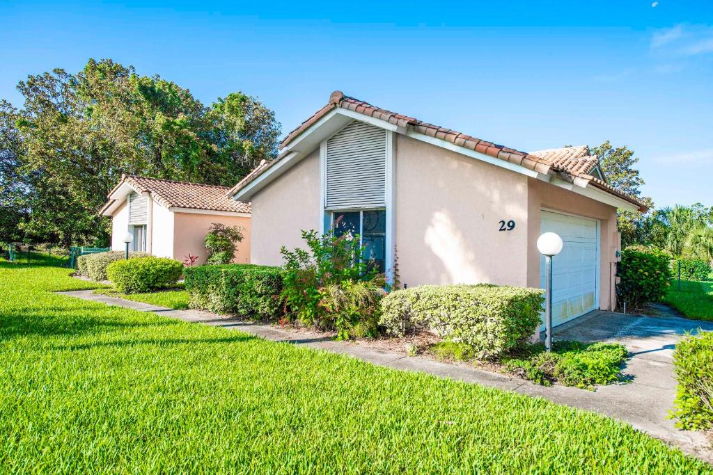 Groveland House | SWISS 29 - Golf Course