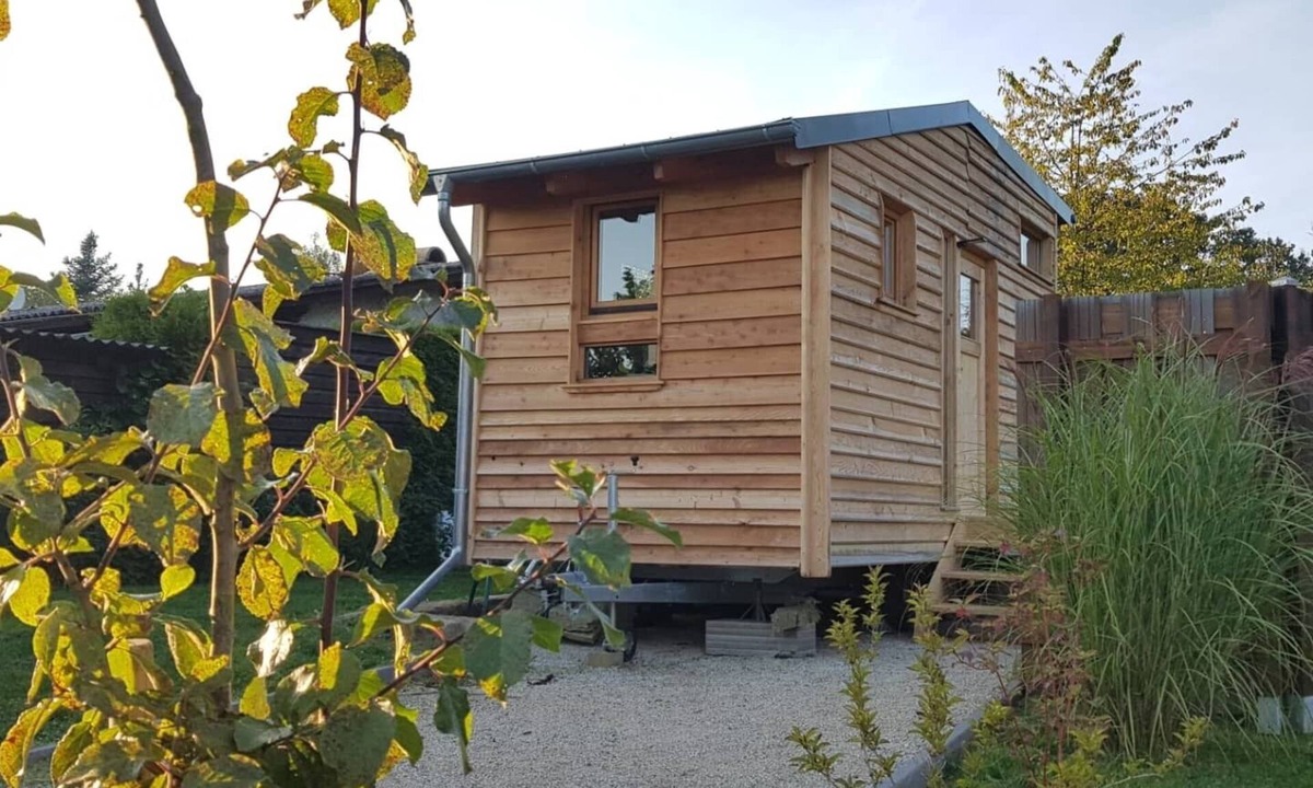 Muecke Cabin | Swiss stone pine TinyHouse by the lake