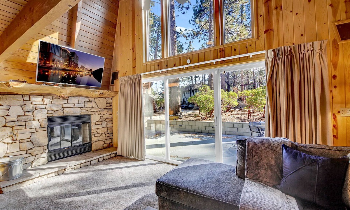 Summit Estates Cabin | Switzerland Basecamp Ski Chalet at Snow Summit