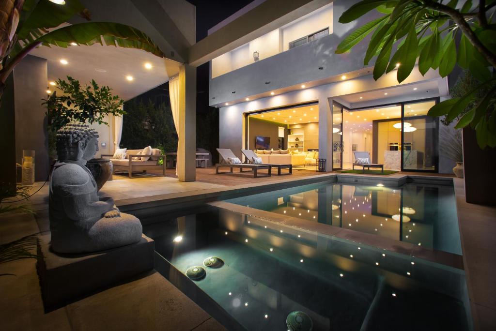 Greater Wilshire - Hancock Park House | Sycamore Villa