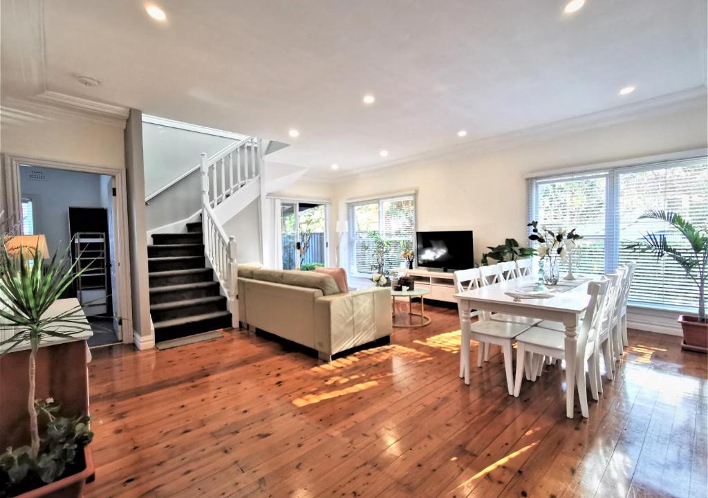 Miranda House | Sydney Meets Miranda, Comfy 4 Bedrooms Corner House
