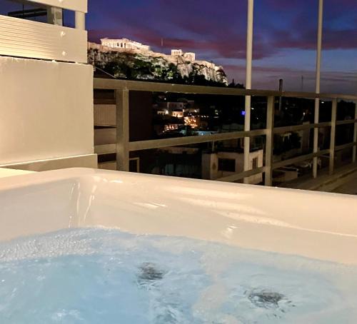 Plaka Apartment | Syntagma Spa with Acropolis View
