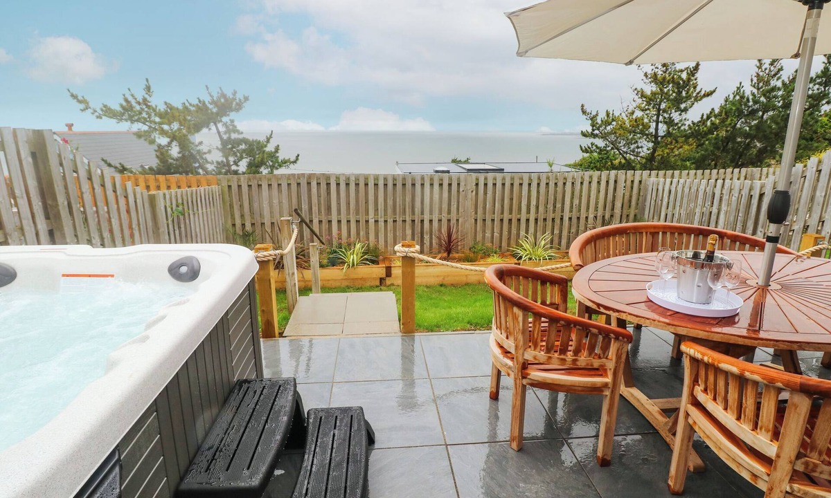Ogmore-by-Sea Cottage | Tŷ Glas