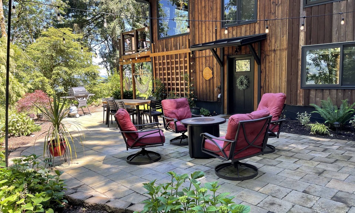 McLoughlin House | t Tranquil Forest Escape-Extended Stays Welcome