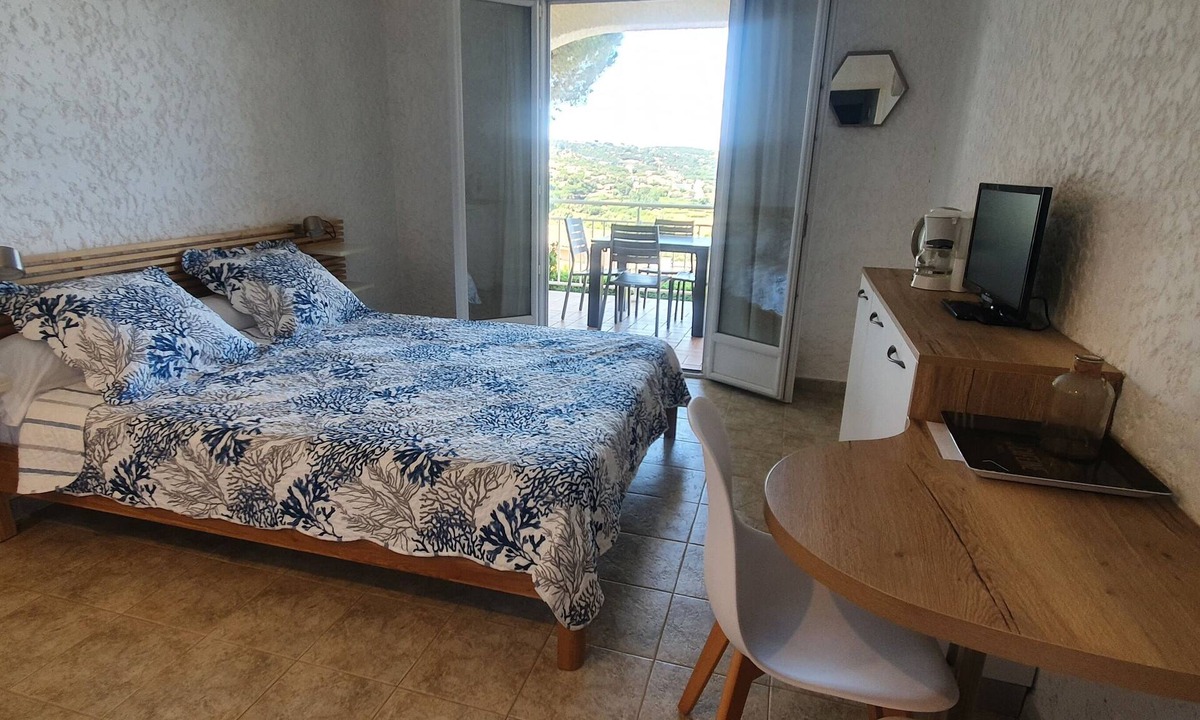 Molini Apartment | T2 with splendid sea view over the Gulf of Ajaccio and 400m from the beach.