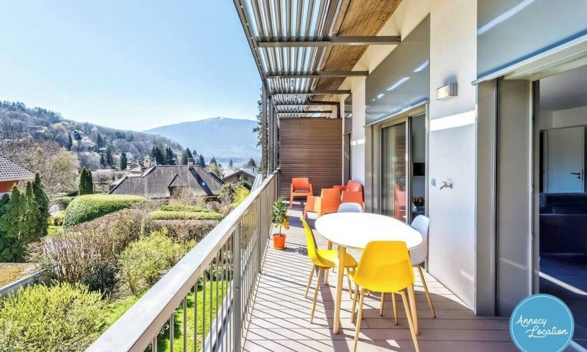 Menthon-Saint-Bernard Apartment | T4 Terre EO - close to Lake Annecy.