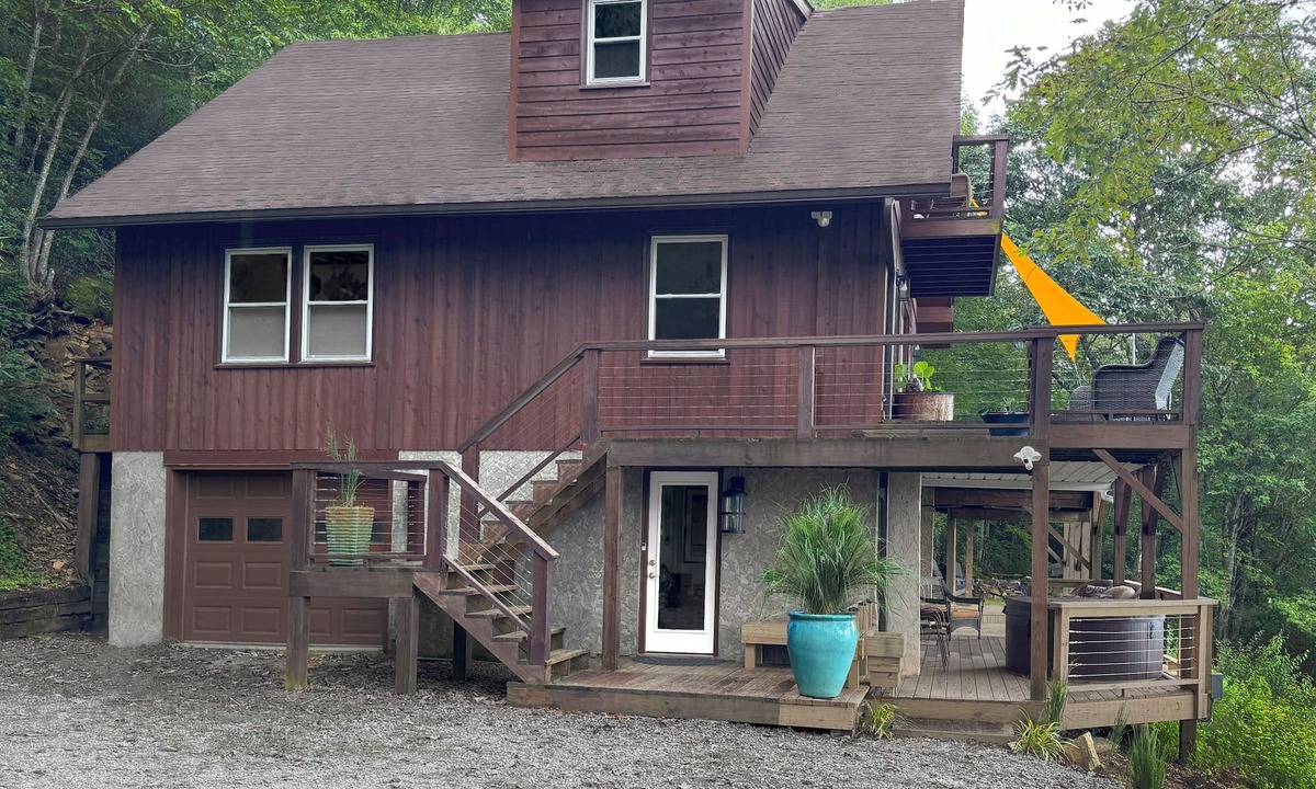 Fairview House | TA-DA! Private & Peaceful Mountain Home Just Minutes from Downtown Asheville