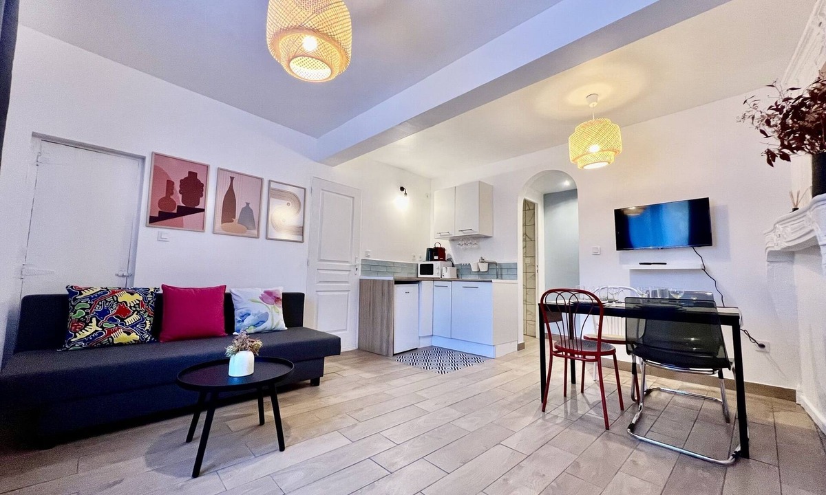 Thiers Apartment | TABIxTOTORO✅1BR Mountain View+Parking/Wifi/Linens